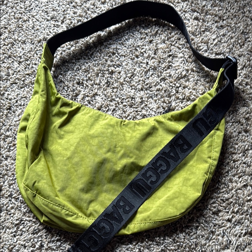 NWT BAGGU Medium Crescent - Avocado